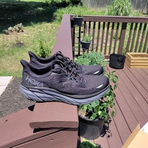 Hoka Clifton 8 size 10.5 Blk